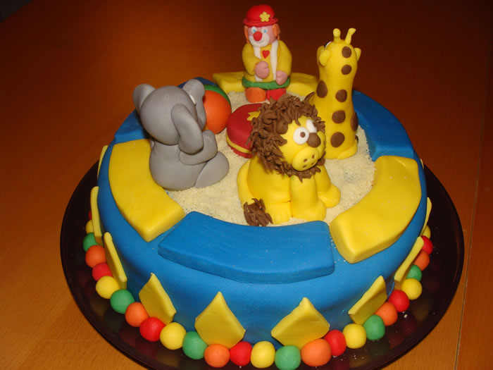 Le gâteau « Cirque » et le gâteau « Machine à bonbons » pour Emy