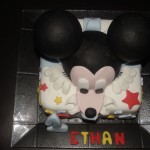 Un gâteau cadeau Mickey