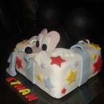 Un gâteau cadeau Mickey
