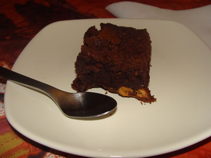 Le Brownie au chocolat « cœur de Guanaja », framboises séchées et cacahouètes caramélisées pour Culino Version
