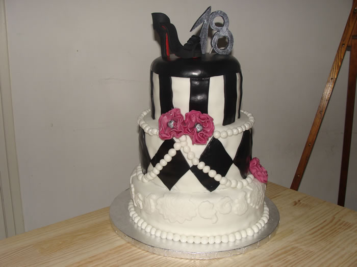 Gâteau noir et blanc haute couture :)