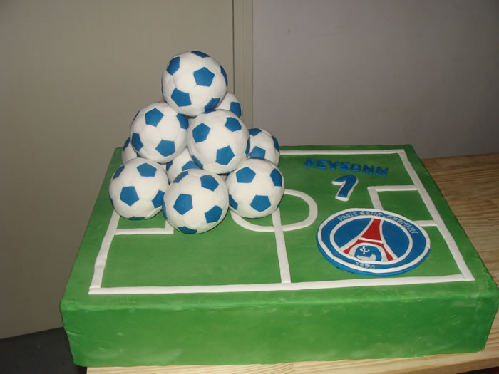 Une pièce montée de ballons de foot PSG !!  Ma Boîte à Gâteau Cake  Designer Pâtissier