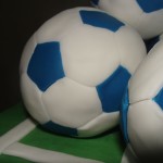 Une Pièce Montée de ballons de foot aux couleurs du PSG