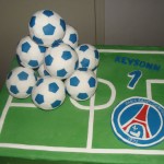 Une Pièce Montée de ballons de foot aux couleurs du PSG