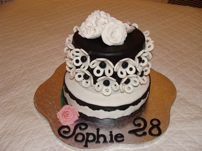 Un gâteau fleuri en mode noir&blanc pour Sophie