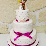 Wedding Cake classique : ruban et effet matelassé